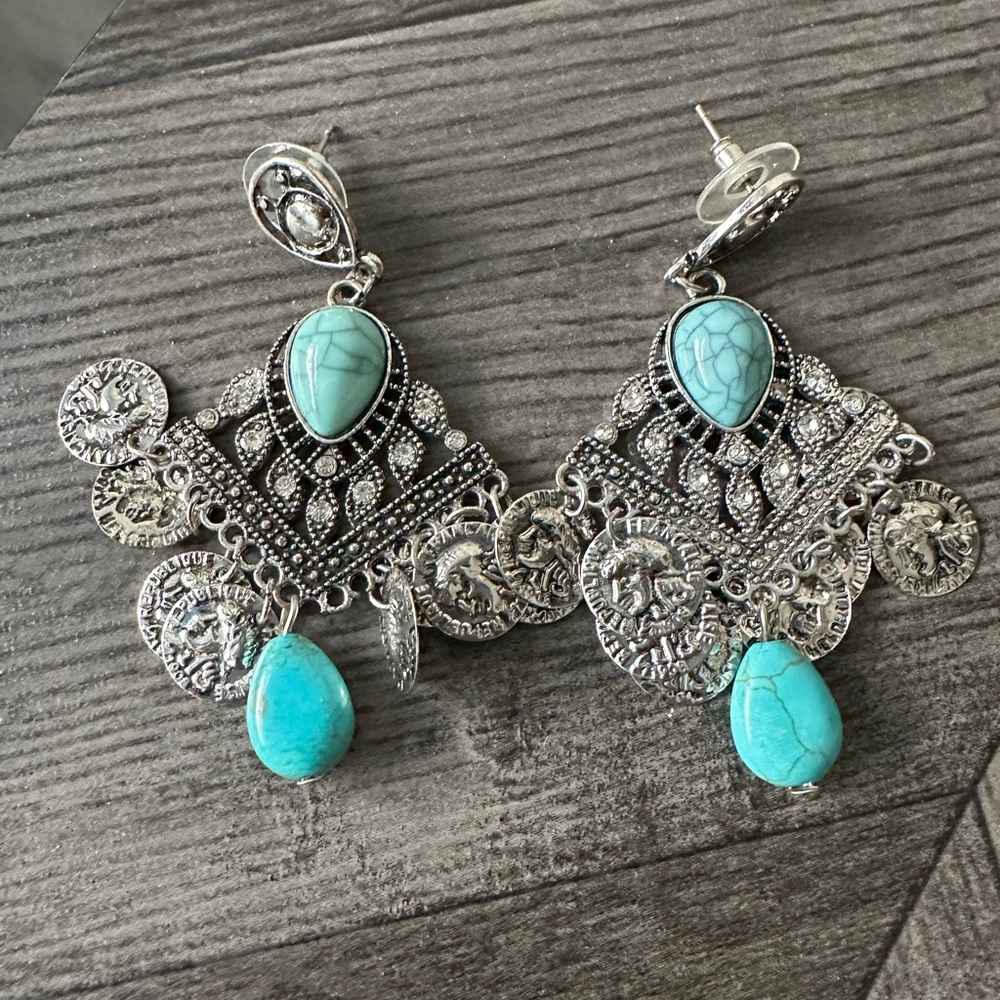 Light weight dangle earrings